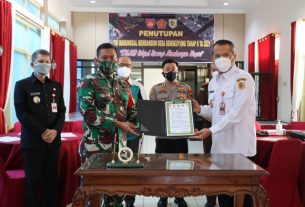 Dandim Serahkan Naskah Program TMMD Sengkayung Kepada Bupati Wonogiri