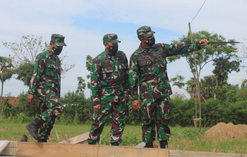 Danrem Kagum Dengan Konstruksi Betonisasi Jalan Di Desa Tamansari