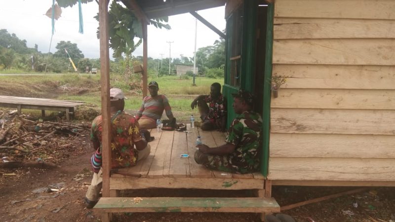Dansatgas TMMD Kodim Sarmi Imbau Satgas Terus Jalin Kedekatan dengan Warga