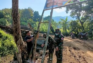 Demi Kebersamaan Timkes Satgas TMMD Ke 111 Kodim 1407/Bone Ikut Gotong royong