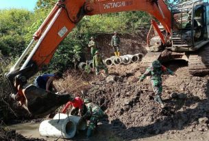 Gunakan Alat Berat, Tuntaskan Pemasangan Gorong-gorong Terus Digenjot Satgas dan Warga