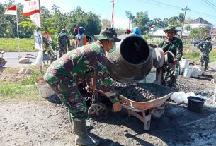 Inilah Kolaborasi Antara Manusia Dan Mesin Dalam Betonisasi Jalan Desa Tamansari