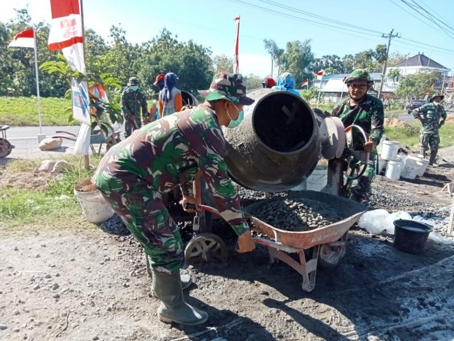 Inilah Kolaborasi Antara Manusia Dan Mesin Dalam Betonisasi Jalan Desa Tamansari