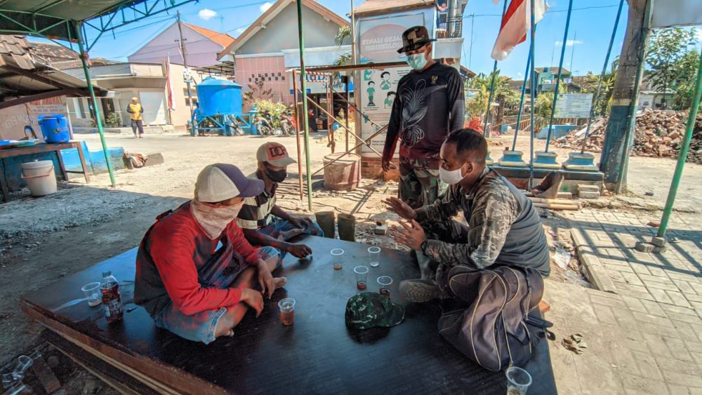 Jalin Silaturahmi Satgas TMMD Dengan Masyarakat Melalui Komsos