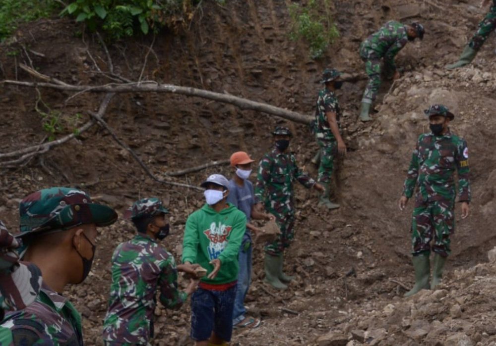 Jiwa Korsa dan Perjuangan Anggota Satgas di TMMD ke-111 Kodim 1407/Bone Terus Menjadi Contoh