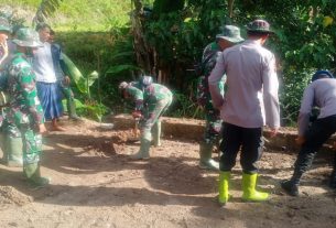 Keakraban Anggota Satgas TNI-POLRI Dan masyarakat Di Lokasi TMMD Bone
