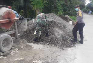 Kerja Nyata, Babinsa Genengduwur Bantu Bangun Rumah Warga