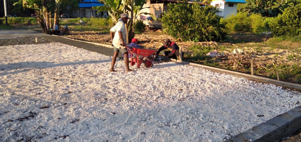 Merasa Terbantu. Masyarakat Kampung Dorba Sukseskan TMMD