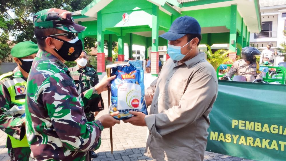 PPKM Darurat: 47,5 Ton Berat dibagikan Kodim Bojonegoro Untuk Masyarakat