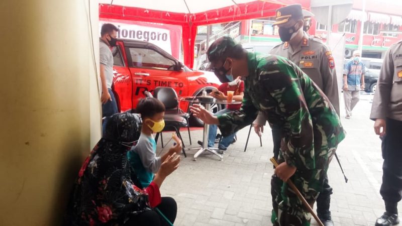 PPKM Darurat, Dandim 0813 dan Kapolres Bojonegoro Tinjau Swalayan