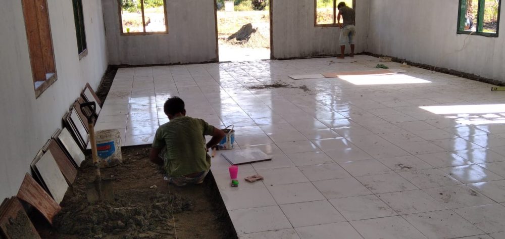 Pembangunan Gereja TMMD Capai Tahap Pemasangan Keramik