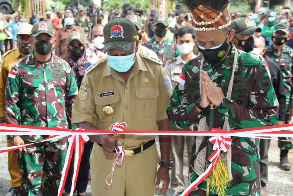 Pemotongan Pita dan Peresmian Gereja TMMD Kodim Sarmi