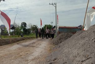 Danrem 073/Makutarama Tinjau Lokasi TMMD Pengerjaan Pengecoran Jalan