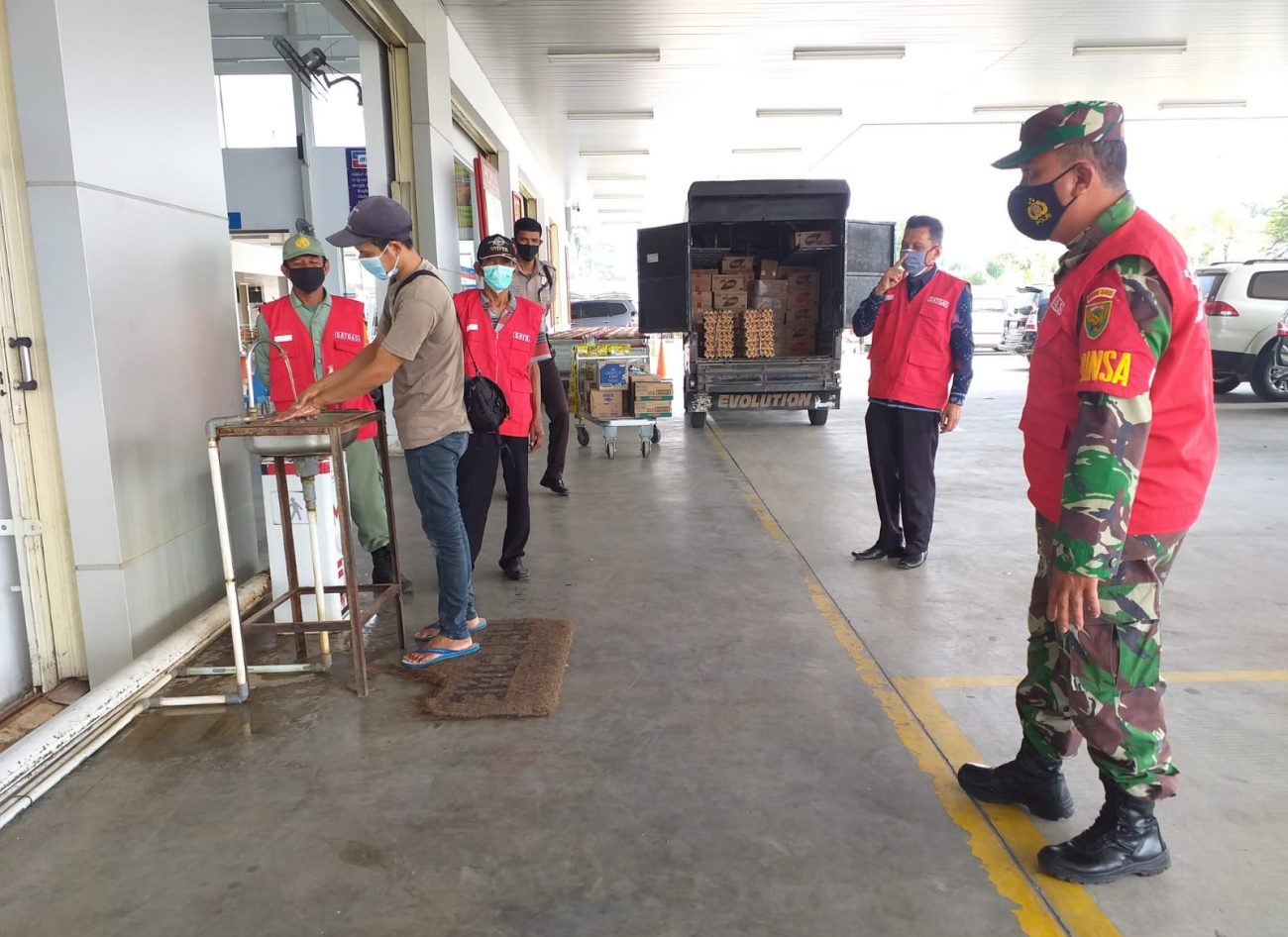 Pengunjung Indogrosir Lampung dihimbau Patuhi Prokes