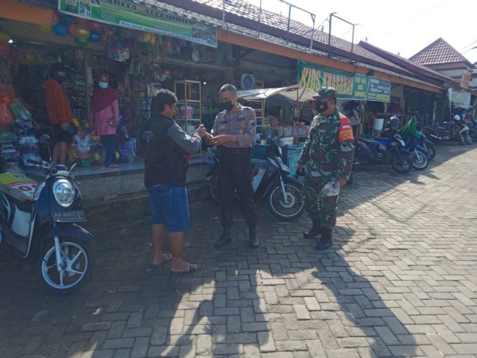 Petugas Gabungan Gelar Gakplin Prokes Dipasar Tradisional