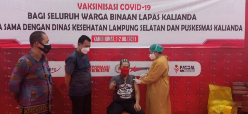 Plt. Kakanwil Kemenkumham Lampung Tinjau Pelaksanaan Vaksinasi LP Kalianda