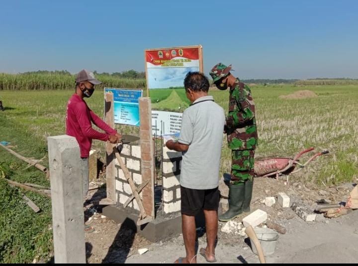 Prasasti TMMD Dibuat diTitik Awal Masuk Jalan Pembangunan TMMD