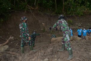 Satgas TMMD Bone Bersinergi Dengan Masyarakat Bangun Jalan Baru