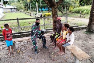 Satgas TMMD Kodim Sarmi Ajak Anak-anak Terus Rajin Belajar