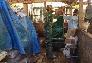 Satgas TMMD Kunjungi Usaha Pembuatan Pupuk Organik Milik Sugiman