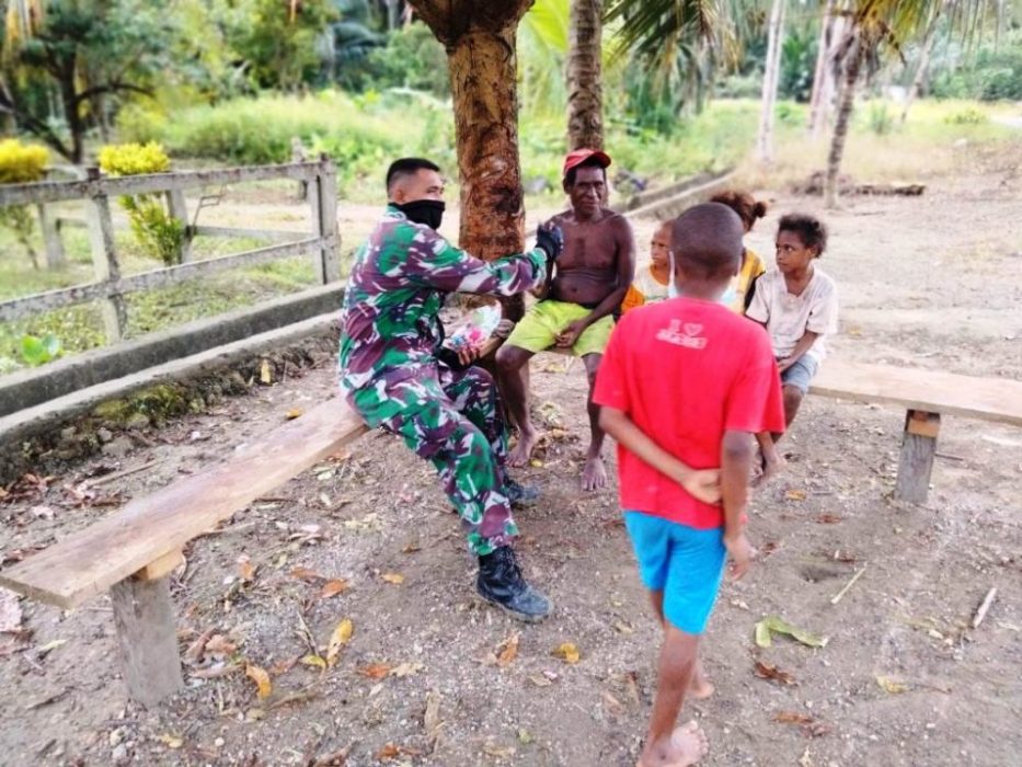 Selama TMMD, Satgas TMMD Kodim Sarmi Ciptakan Hubungan Baik dengan Warga Kp. Dorba