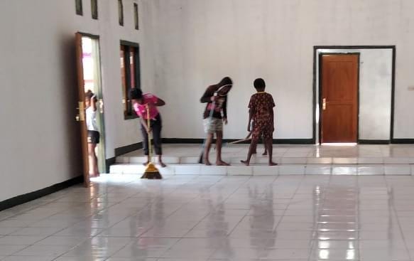Sikap dan Teladan Satgas TMMD Ditiru Anak-anak Kp. Dorba