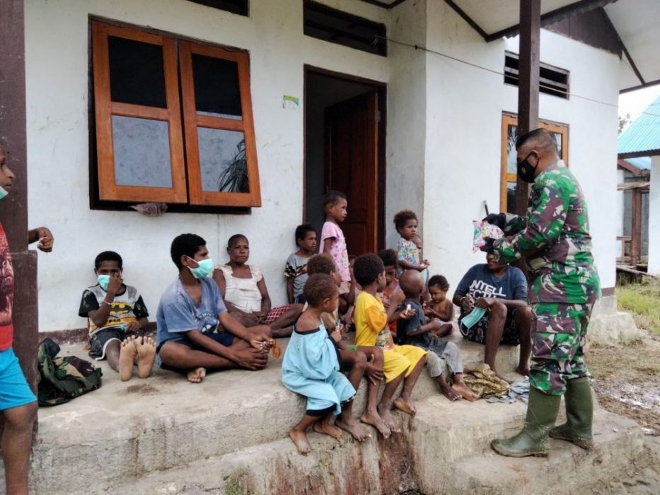 TMMD Kodim Sarmi: Anak-anak Kampung Dorba Patuhi Protokol Kesehatan