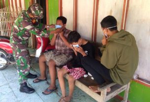 TNI Satgas TMMD Tanamkan Kesadaran Warga Patuhi Prokes