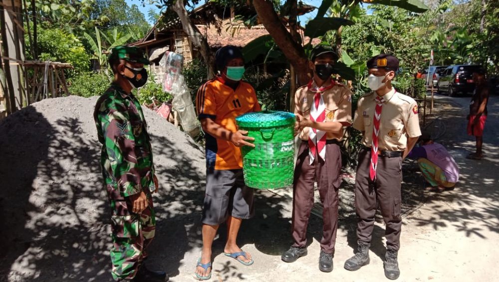 Tempat Sampah Gratis dan Edukasi Warga Tentang Tujuan Dan manfaat Dari Tempat Sampah