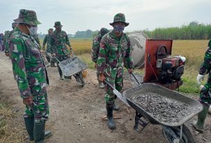 Terima Kasih Gerobak Artco, Denganmu Anggota Satgas TMMD Sangat Terbantu