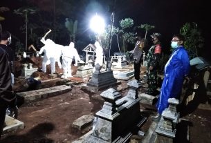 Tim Gugus Tugas Pracimantoro Dampingi Pemakaman Jenazah Dengan Standar Protokol Kesehatan