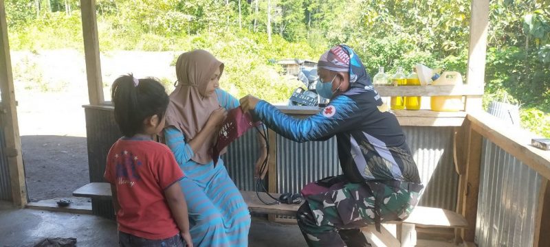 Tim Kesehatan TMMD Ke 111 Kodim 1407/Bone Aktif Berikan Pelayanan Gratis Kepada Warga
