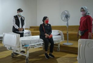 Tinjau RS Darurat di Surabaya, Puan: Pasien Covid-19 Jangan Dipingpong