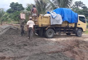 Truk Muatan Tehel Tiba di Lokasi Pembangunan TMMD