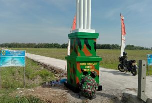 Tugu Prasasti Giat TMMD Nampak Kokoh Berdiri Diantara Tanah Warga Desa Tamansari