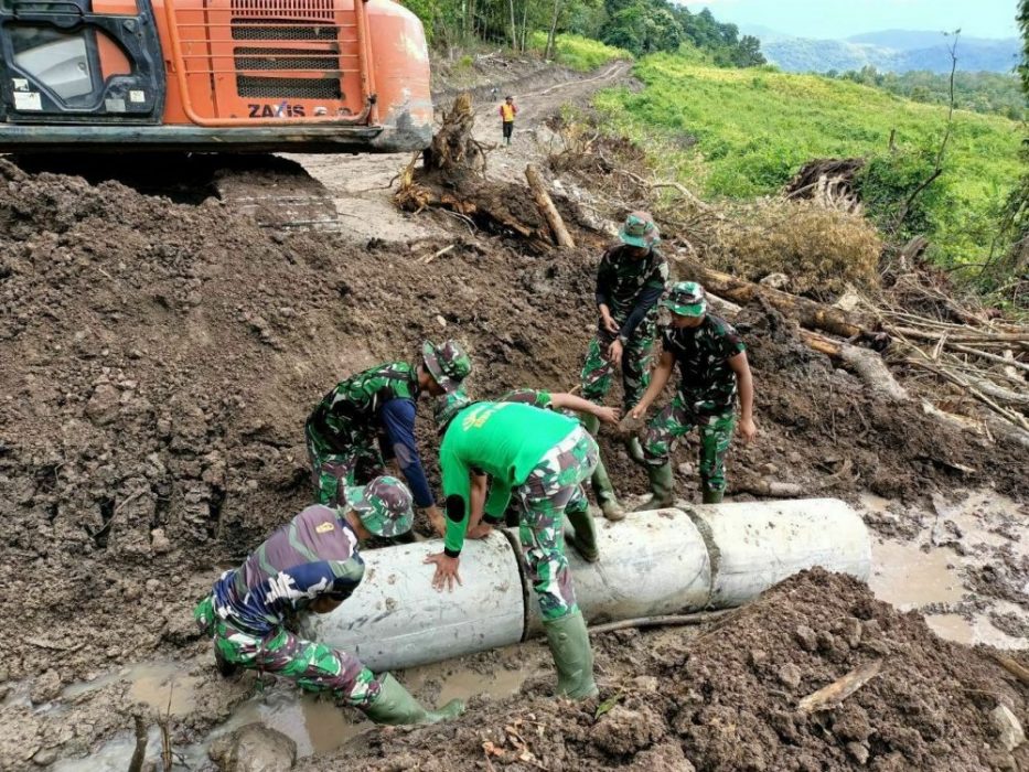 Untuk Mencegah banjir, Satgas TMMD Pasang Gorong-gorong