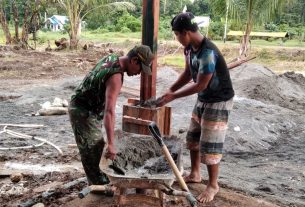 Warga Kampung Dorba Beri Motivasi Warga Lain Sukseskan TMMD