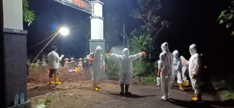 Hindari Hal-Hal Yang Tidak Diinginkan, Koramil 14/Jatisrono Selalu Dampingi Pemakaman Jenazah Covid-19