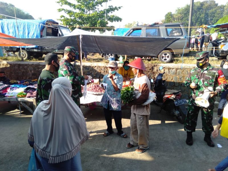 Putus Penyebaran Covid-19, Koramil 08/Giriwoyo Gelar Ops Gakplin Protkes Dan Dampingi Petugas Keshatan Laksanakan Tracing