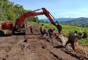 Alat Berat Excavator Didatangkan, Guna Mendukung Pekerjaan TMMD Ke-111 Kodim 1407