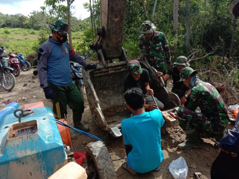 Alat Berat Excavator Mengalami Kerusakan Satgas TMMD Ke 111 Turun Tangan