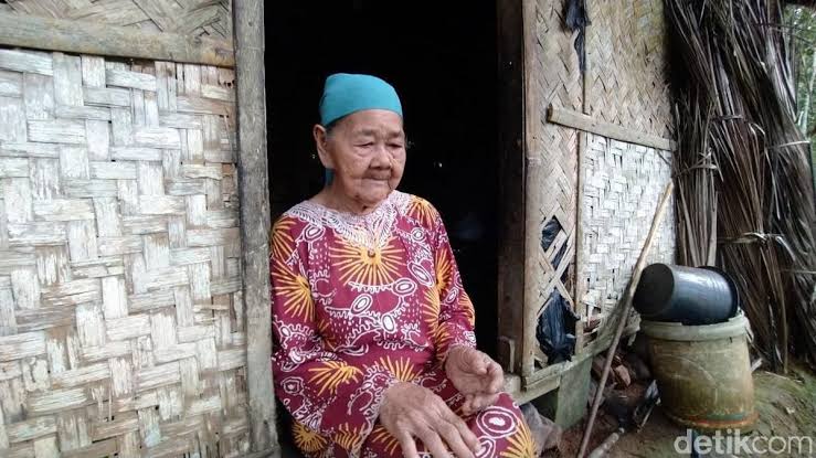 Mbah Yem Di Gubuk Reot Berteman Sakit