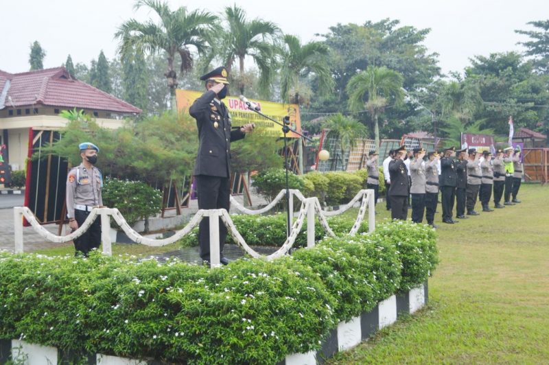 Momen Hari Bhayangkara Personel Polres Mendapat Kenaikan Pangkat