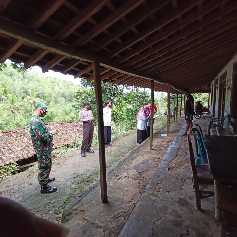 Babinsa Sendangsari Beserta Satgas Penanganan Covid-19 Kecamatan Batuwarno Laksanakan Tracing