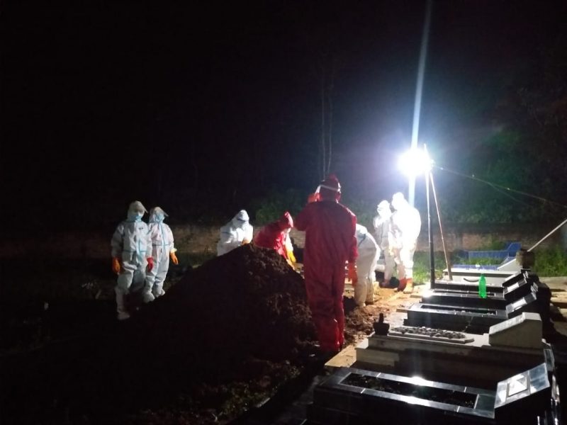 Koramil 03/Ngadirojo Kawal Langsung Pemakaman Jenazah Dengan Prosedur Covid-19
