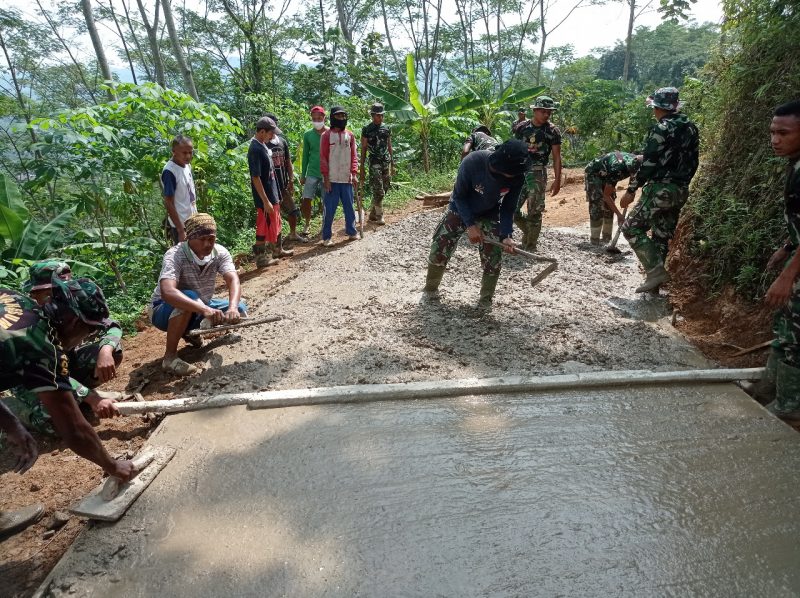 Tinggal 596 Meter lagi, Jalan TMMD Kebutuhjurang Rampung