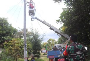 Kodim 0410/KBL bersama Pemerintah Kota BandarLampung Jadikan Kampung Pulo Mas terang