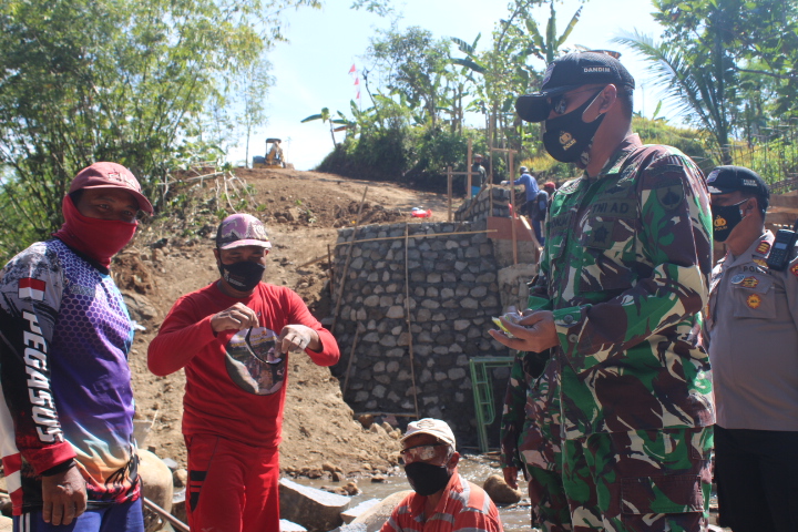 Dandim 0728/Wonogiri Tinjau Lokasi TMMD Sengkuyung Tahap II Desa Watangsono