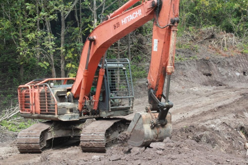 Satgas TMMD Ke 111 Kodim 1407/Bone, Rapikan Badan Jalan