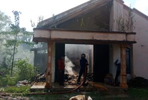 Rumah kosong di Kelurahan Kelapa Tujuh Dilalap Sijago Merah